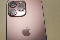 据称是苹果iPhone13Pro或可能的iPhone原型机出现在几张图片中