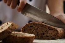 含纤维蛋白质干果的食欲抑制面包可减少卡路里摄入量