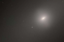 哈勃观测NGC3384一个步入老年的星系