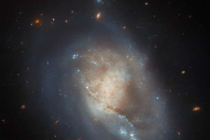 哈勃观测IC3476一个活跃的恒星形成星系